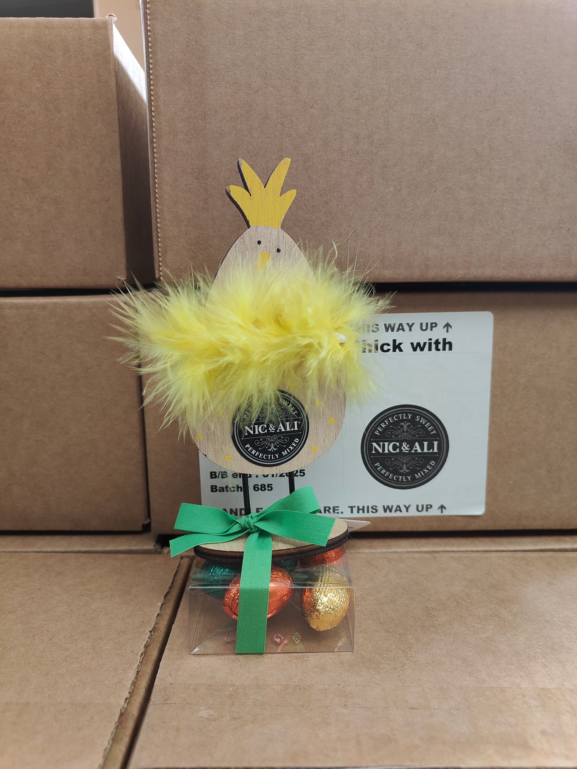 Wooden Easter Chick with praline Eggs