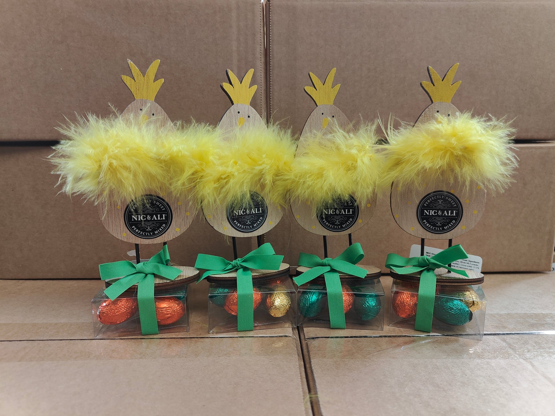 Wooden Easter Chick with praline Eggs